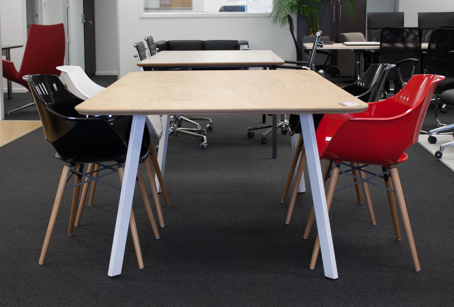 Luca Table