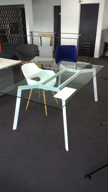 Luca Table